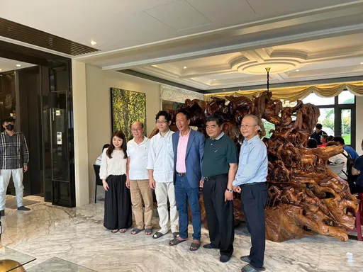 侯友宜沒見到的人!郭台銘跟他同框還「十指緊扣」 她酸:台灣阿銘都見到了