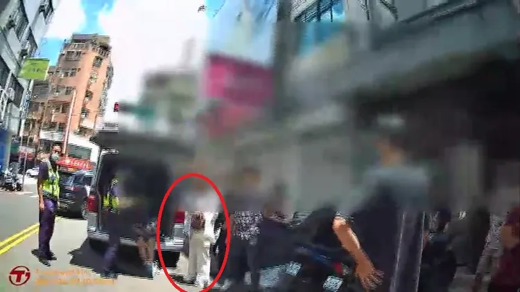 警方到場時，二壘妹江女也在場。民眾提供