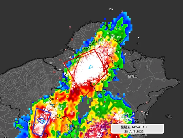 白框處都是雷。翻攝自彭啟明臉書