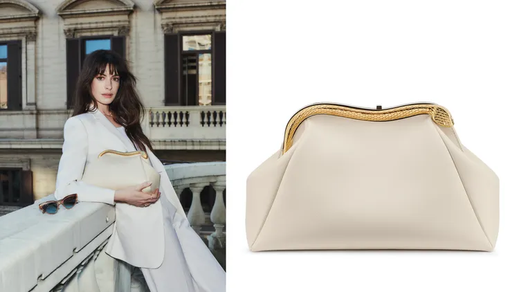 安海瑟薇在澳洲知名攝影師克里斯柯爾斯的鏡頭下，展現了寶格麗秋冬新包的萬種風情；Serpentine象牙蛋白石色手拿包，9萬4700元。品牌提供