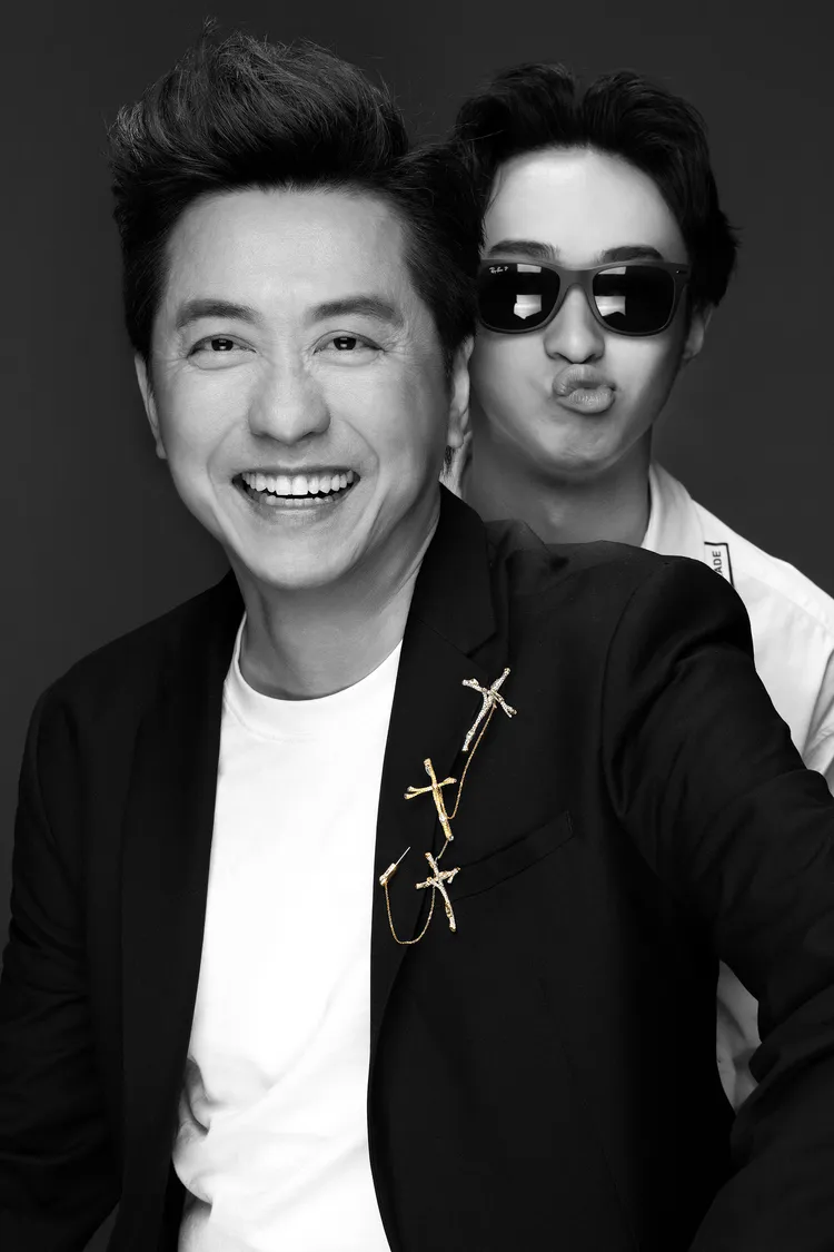 男星庾澄慶在兒子「小哈利」出國念書前，留下了意義深遠的父子照。品牌提供