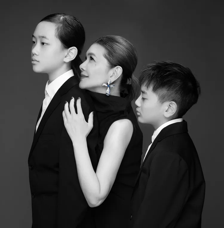 張清芳3年前即由知名攝影師林炳存捕捉了和2個兒子的同框畫面。品牌提供