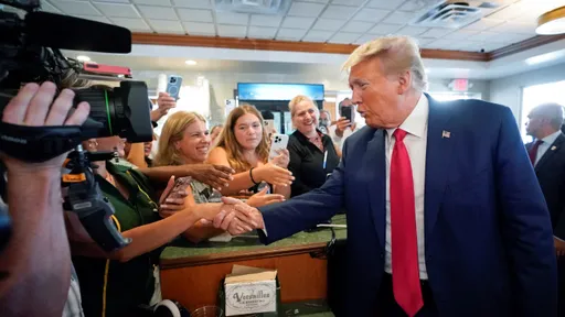 審判像競選！川普遭聯邦起訴後首度出庭　對37項犯行概不認罪