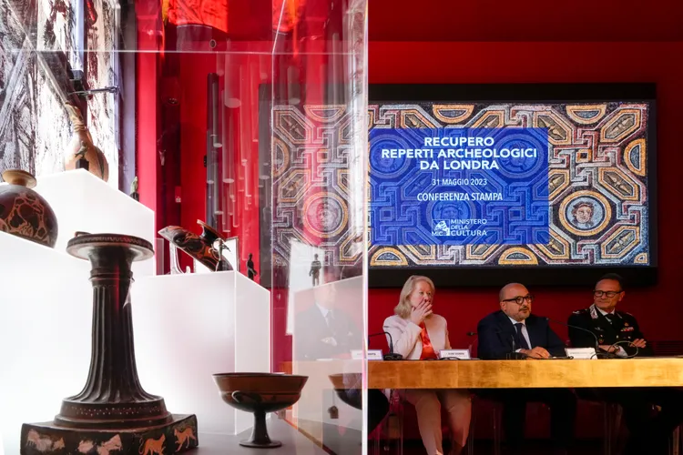義大利當5月31日召開記者會，說明討回遭掠奪文物的過程。美聯社