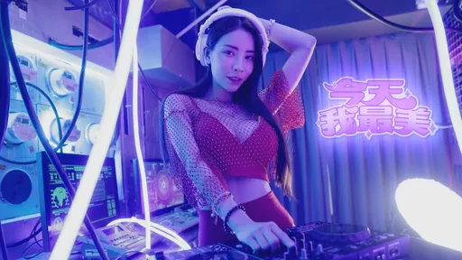 今天我最美｜「性感御姐」莉亞酥胸隨音符跳動　腰枝搖擺活色生香