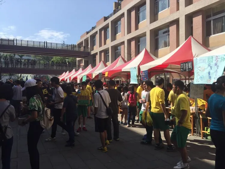 截至6月22日統計，經醫師診斷A型流感85人、類流感53人、新冠肺炎11人，共計145人。圖為校內活動。翻攝永春高中粉專