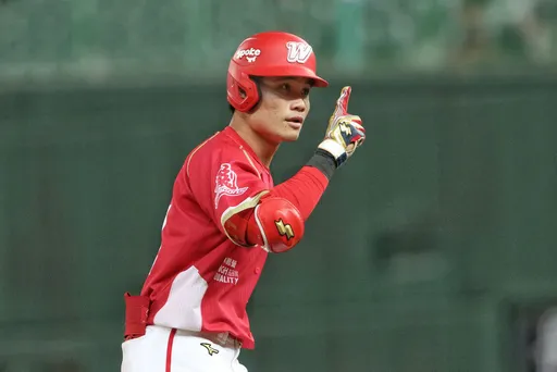 李凱威10局上致勝陽春砲!味全龍把中信兄弟送到墊底