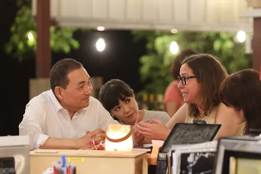 侯友宜會晤AIT理事主席羅森柏格 齊放天燈盼永續台美合作