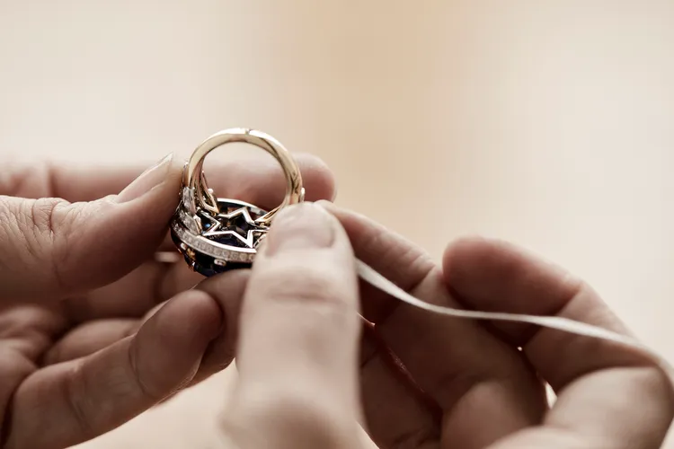 Tweed Astral戒指戒台結構，揉合了具代表性的彗星圖騰。品牌提供