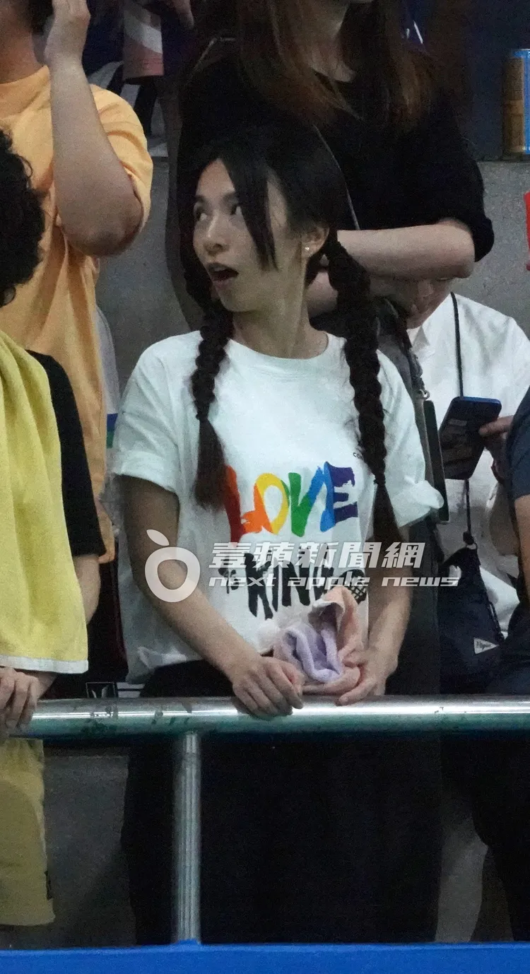 看著比賽Hebe臉上露出驚訝表情，相當逗趣。特勤中心攝