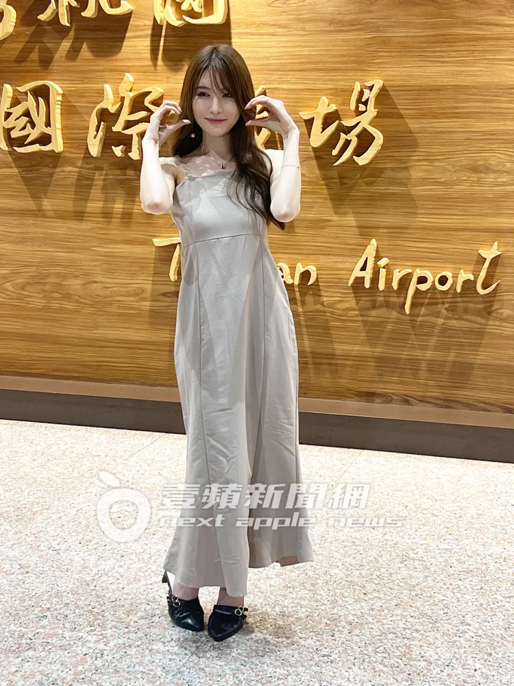 相澤南比出臉頰愛心。陳薇安攝