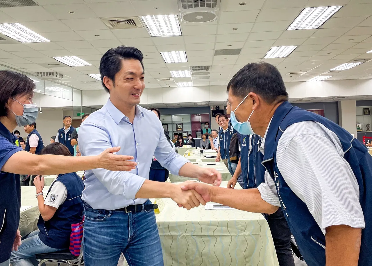 針對拆除後規劃,蔣萬安(中)強調,聆聽在地意見最重要。賴昀岫攝