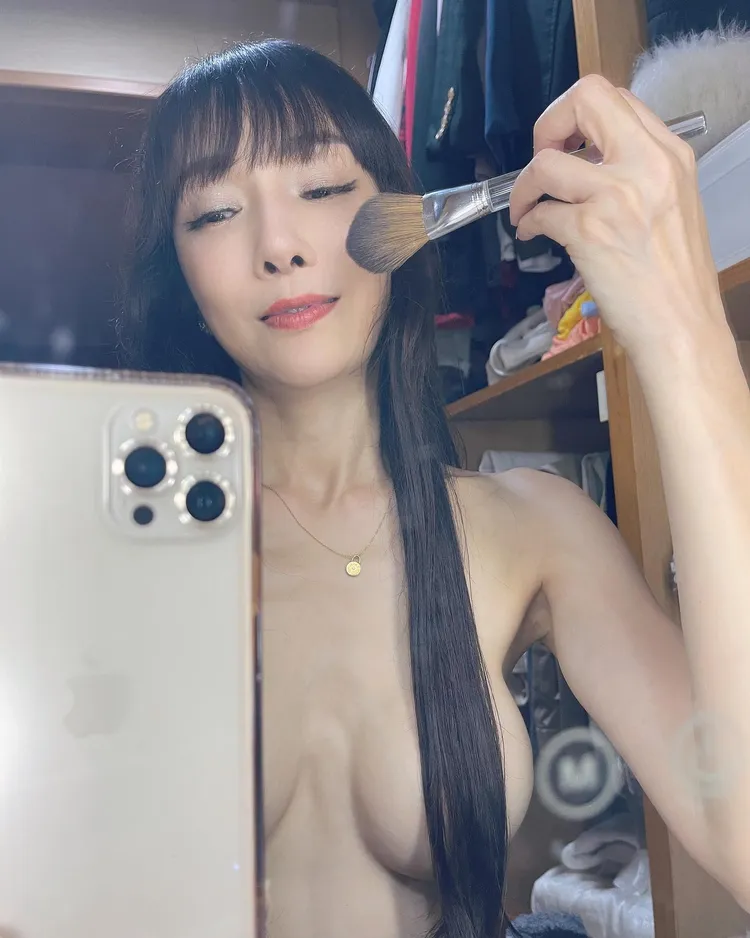 胡文英全裸視訊太逼人。翻攝自胡文英臉書