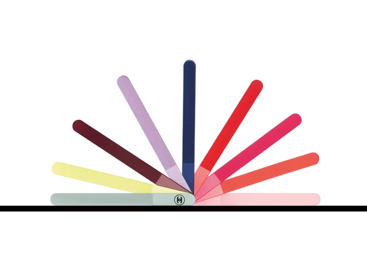 香奈兒色彩符碼美甲銼刀，各940元。品牌提供