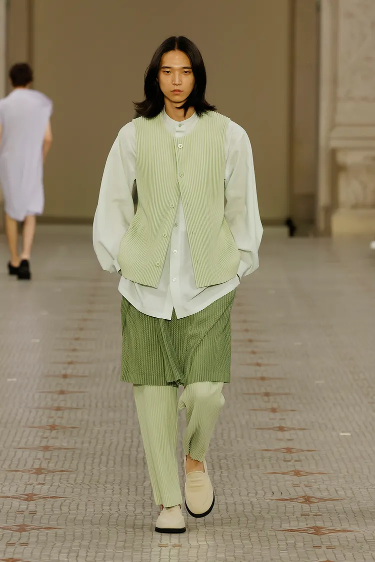 層疊式的襯衫亦是HOMME PLISSÉ ISSEY MIYAKE本季的亮點設計。品牌提供