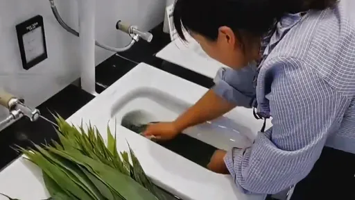 店家「馬桶洗粽葉」挨批噁心 老闆嗆酸民:比你家臉盆乾淨