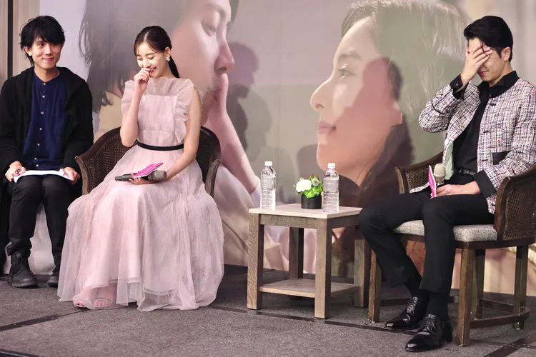 新木優子表示沒想到山下智久練這麼壯，他害羞遮臉。林林攝