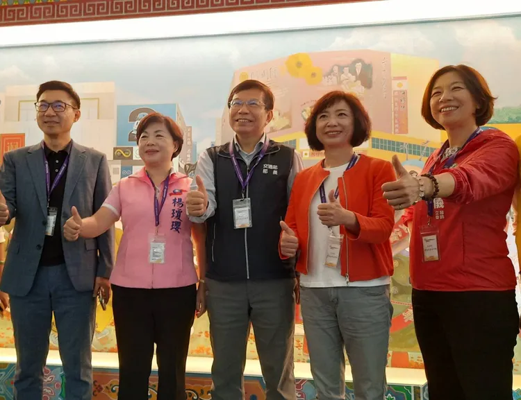 王國材陪同台中市多位立委考察台中機場。何欣純辦公室提供