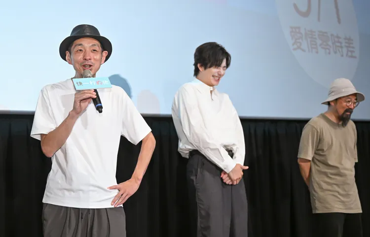 《快一秒的他》編劇宮藤官九郎（左起）妙語如珠，岡田將生今天特映會上頻頻被逗笑。甲上娛樂提供