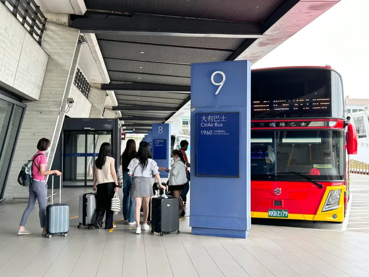 桃園機場自6/1起增加聯外客運巴士班次。桃機提供