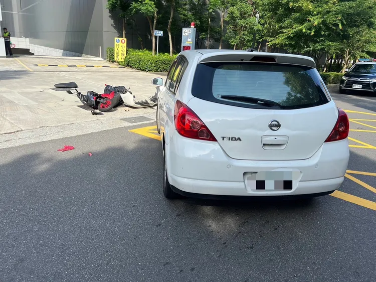 女星王瞳傳出今晨發生車禍，與機車發生碰撞。警方提供