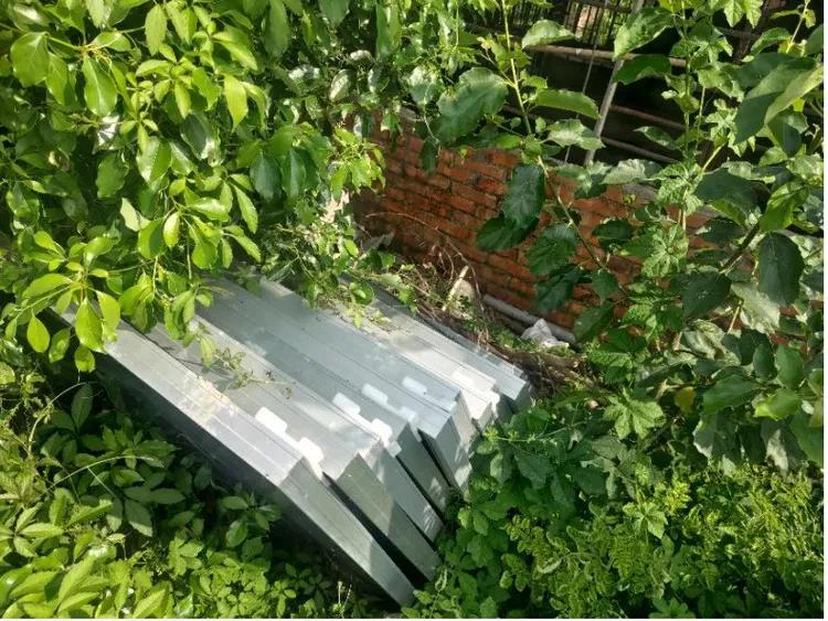 投訴者檢舉達德能源在雲林林鎮平養豬場的太陽能案場，違法棄置有害廢棄物汙染環境，違反廢棄物清理法。讀者提供