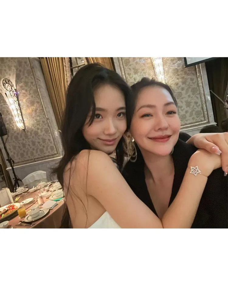 小s母女同框，網讚「太美的姊妹」！翻攝小S的ig