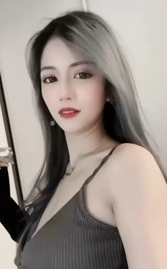 長髮辣妹，魔鬼身材。Tiktok@circle666666 提供