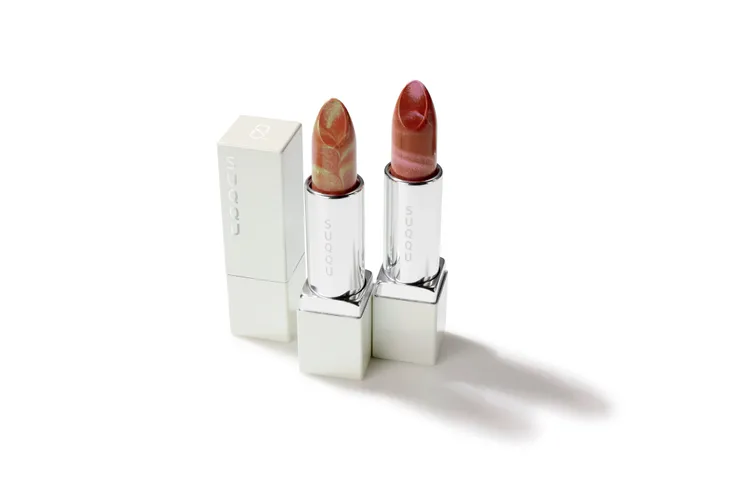 晶采幻色唇膏#101霞茶（左）、#102摇紅（右），各1900元。品牌提供