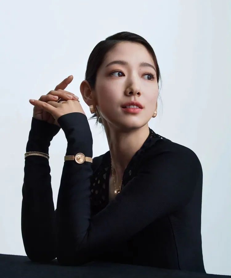 朴信惠當媽後，渾身上下更多了種不同以往的女人嫵媚感。翻攝ssinz7 IG