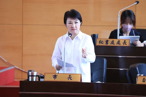 盧秀燕驚爆當市長後合照「被人摸臀」 狠狠瞪他!嚇退色狼