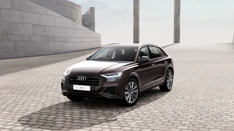 Audi Q8 Black Edition兼容豪華轎跑的內斂典雅，與大型休旅的舒適實用，讓你的駕馭體驗加倍卓越。原廠照片