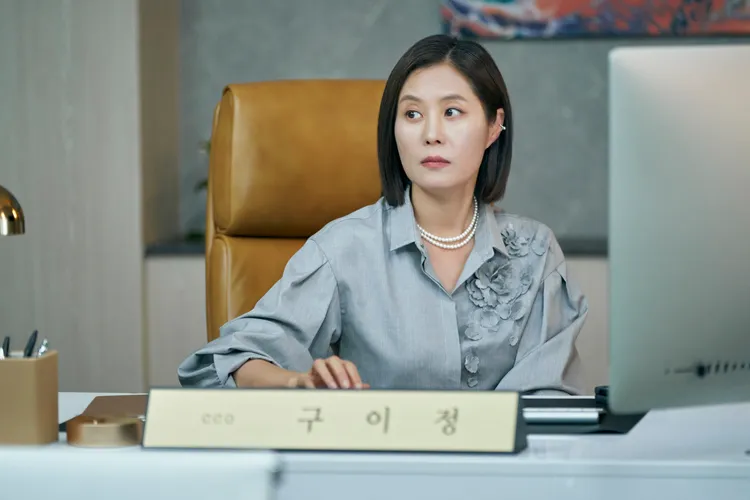 文素利戲裡是大企業的公關長。Disney+提供