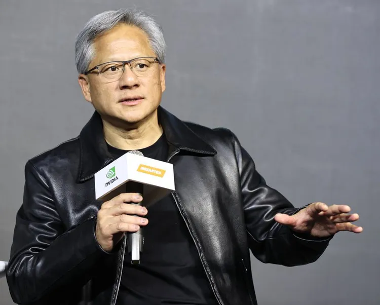 黃仁勳透露總是穿全身黑，是因為不需要花時間思考要穿什麼。品牌提供