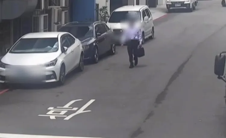 警方約出車手面交取款。翻攝畫面