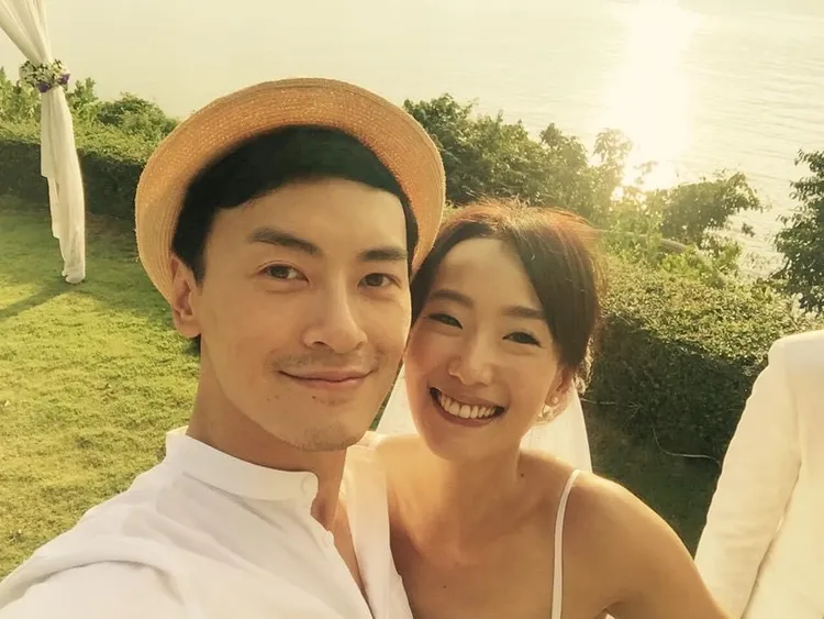 陸明君（右）2014年在蘇美島舉行婚禮，鄭元暢是唯一藝人代表。翻攝鄭元暢臉書