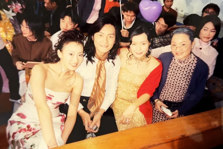 陸明君（左起）、鄭元暢、葉童及比莉當年的合影。陸明君提供