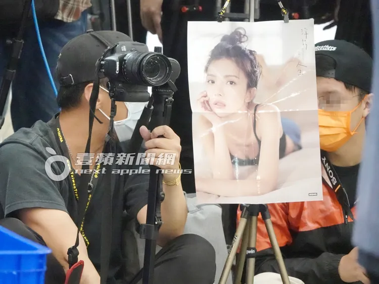 「浮誇甜心」謝凱蒂的粉絲，一早卡位海景第一排。特勤中心攝