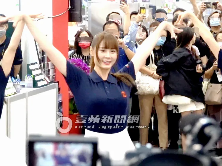 短今Metoo運動後，依舊笑容滿面，活力四射熱舞表演。特勤中心攝