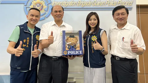 台南警速破500萬元擄人案 愛爾麗董座常如山贈獎金:以實際行動當警察後盾