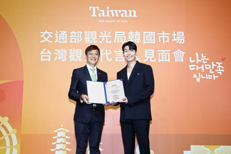 觀光局副局長林信任(左)、魏嘏雋。光觀局提供