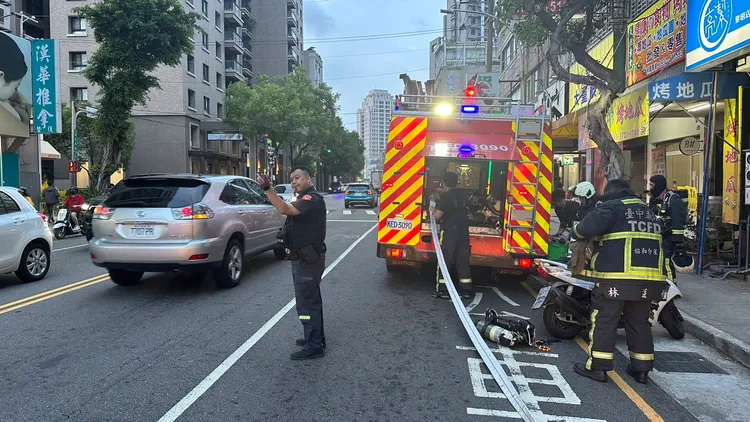 警方在場進行交管。民眾提供