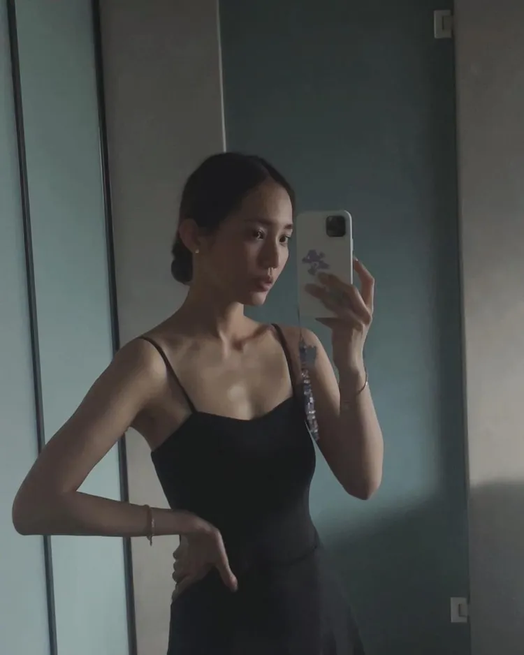 王棠云覺得自己透過運動進步最大的部位，是手臂的曲線變得更為緊實。翻攝sarah9_23 IG