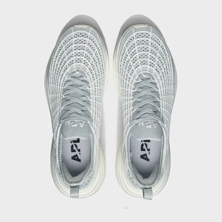 APL TechLoom Zipline銀白編織運動休閒跑鞋，1萬3280元。ASPORT提供