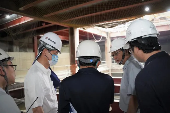 現場勘查搶險進度。新竹縣府提供