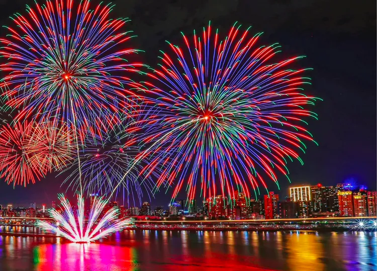 今年每周三都有煙火秀。觀傳局提供