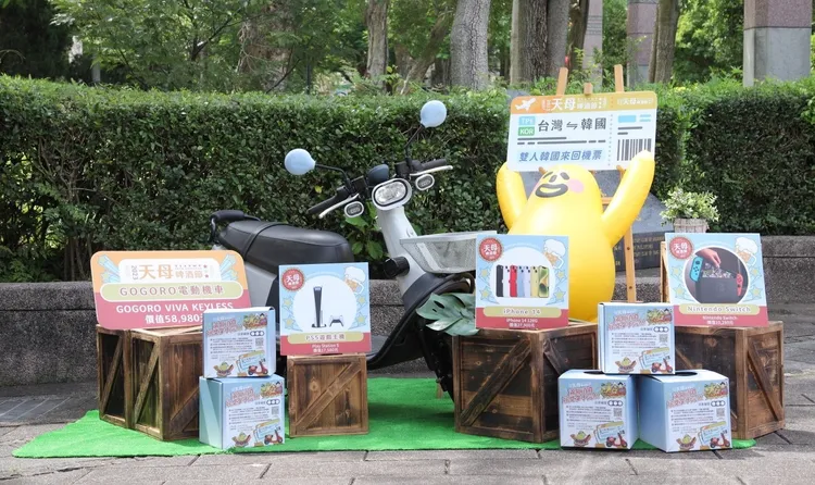 天母啤酒節與在地商圈超過100間店家合作，單筆消費滿200元即可獲得抽獎券1張。北市商業處提供