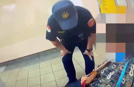 「我們是來幫你的!」捷警替迷途婦人叫小黃返家 警車一路跟隨護送