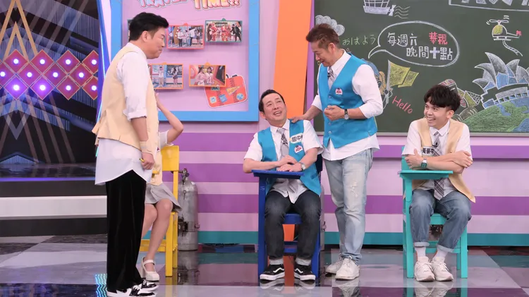 屈中恆（中）玩遊戲玩到語無倫次。華視提供