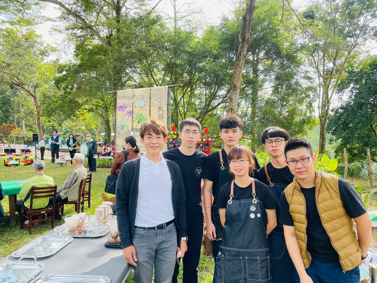 張力文(前排中)常參與校外活動增進實力,加強與人群互動技巧。校方提供